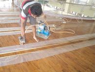 pemasangan lantai kayu Jati rumah Ibadah