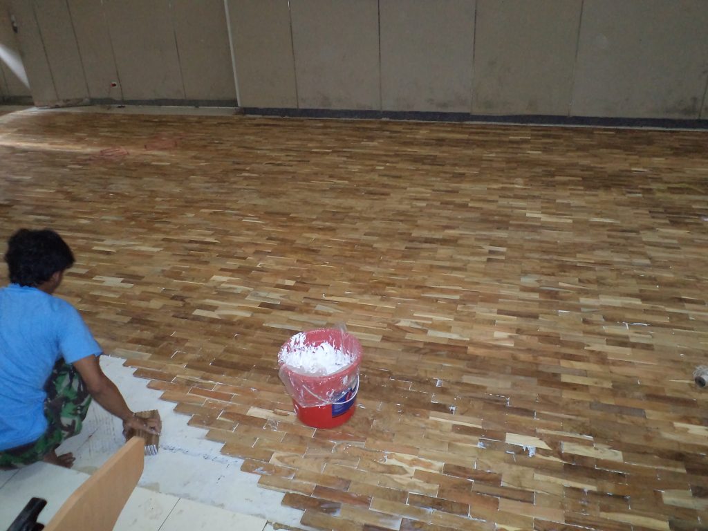 pemasangan lantai kayu parket Jati