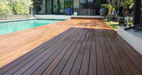 Contoh decking kayu ulin Kalimantan tahan air