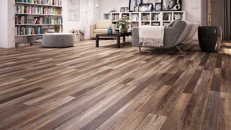 lantai kayu laminasi sering dipakai untuk menutupi lantai rumah minimalis