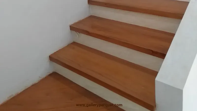 contoh terpasang trap papan tangga kayu