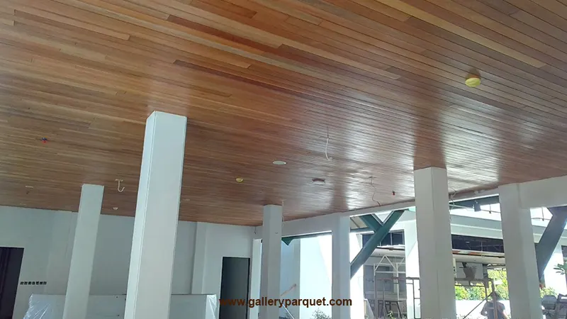 contoh terpasang plafon kayu